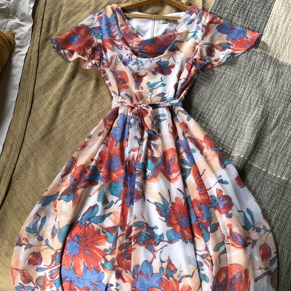 Floral maxi dress with slit - Picture 3 of 9